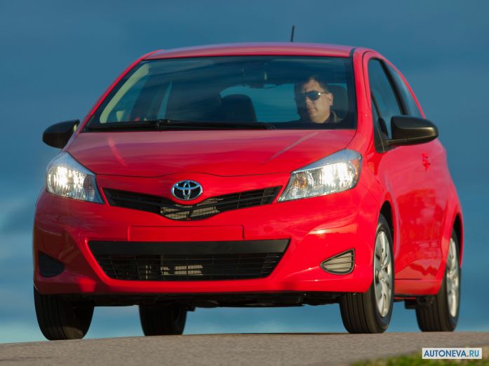 2012 Toyota Yaris 3D LE - фотография 1 из 20