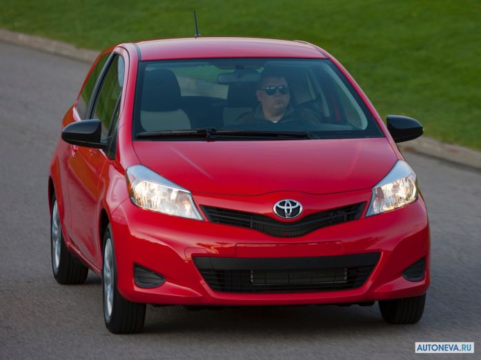 2012 Toyota Yaris 3D LE - фотография 2 из 20