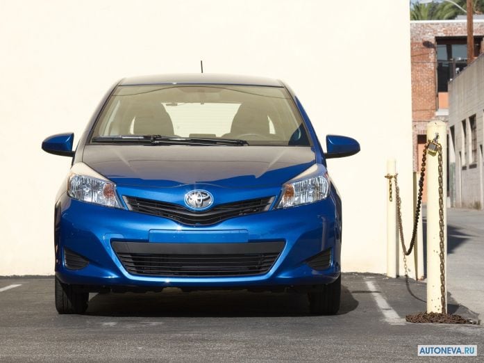 2012 Toyota Yaris 3D LE - фотография 3 из 20