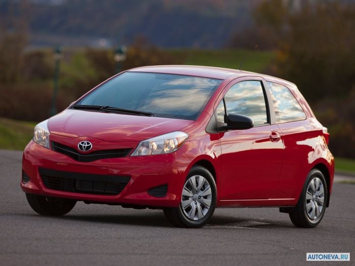 2012 Toyota Yaris 3D LE - фотография 4 из 20
