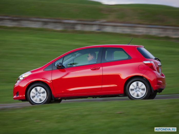 2012 Toyota Yaris 3D LE - фотография 7 из 20