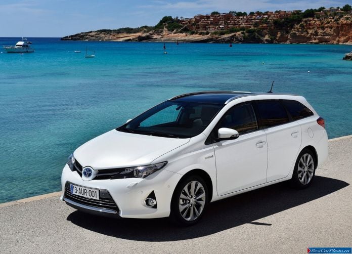 2013 Toyota Auris Touring Sports - фотография 1 из 103