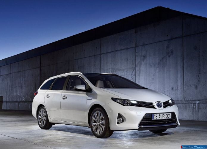 2013 Toyota Auris Touring Sports - фотография 2 из 103