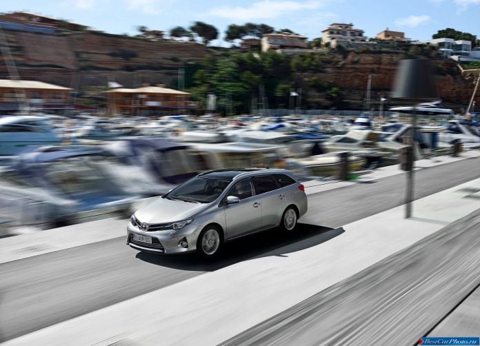 2013 Toyota Auris Touring Sports - фотография 38 из 103