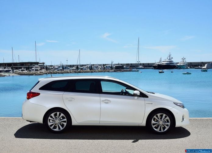 2013 Toyota Auris Touring Sports - фотография 40 из 103
