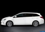 toyota_2013-auris_touring_sports_1600x1200_081.jpg