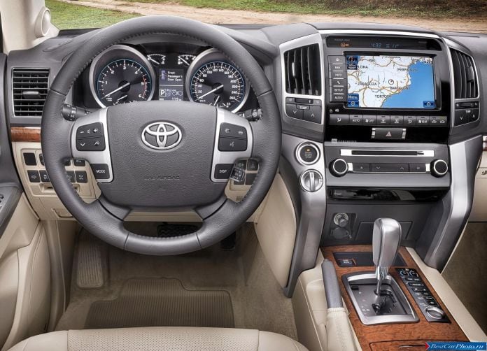 2013 Toyota Land Cruiser - фотография 35 из 48