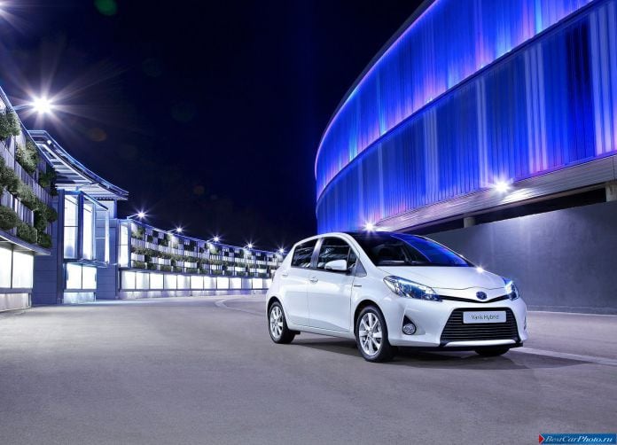 2013 Toyota Yaris Hybrid - фотография 14 из 67