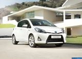 toyota_2013-yaris_hybrid_1600x1200_016.jpg
