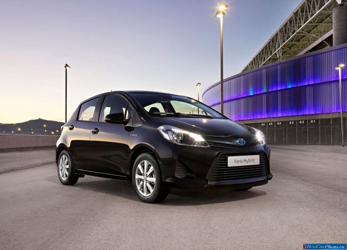 2013 Toyota Yaris Hybrid - фотография 17 из 67