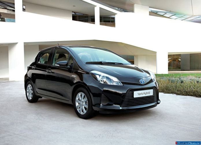 2013 Toyota Yaris Hybrid - фотография 18 из 67