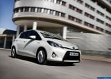 toyota_2013-yaris_hybrid_1600x1200_019.jpg