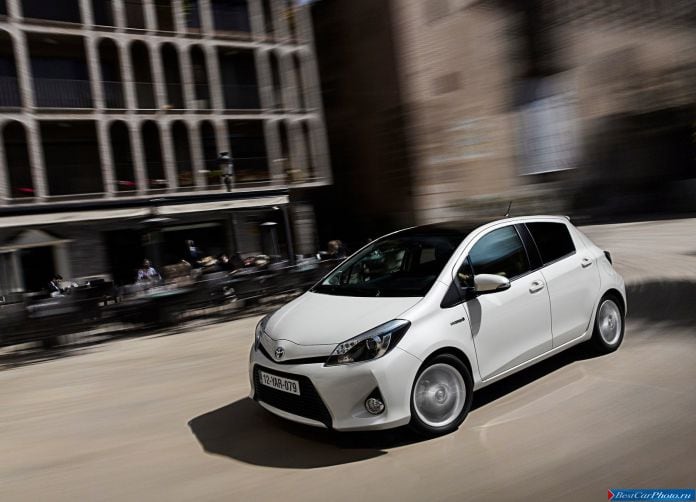 2013 Toyota Yaris Hybrid - фотография 20 из 67