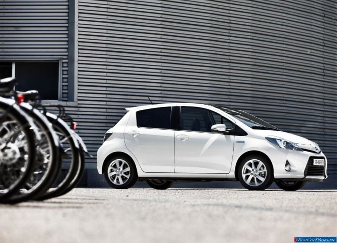 2013 Toyota Yaris Hybrid - фотография 29 из 67