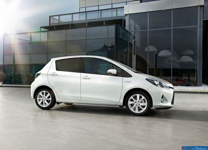 2013 Toyota Yaris Hybrid - фотография 30 из 67