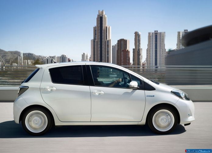 2013 Toyota Yaris Hybrid - фотография 31 из 67