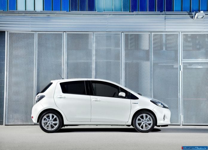2013 Toyota Yaris Hybrid - фотография 33 из 67