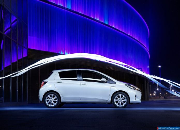 2013 Toyota Yaris Hybrid - фотография 34 из 67