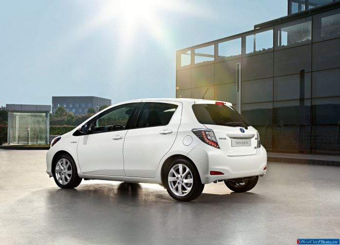 2013 Toyota Yaris Hybrid - фотография 37 из 67