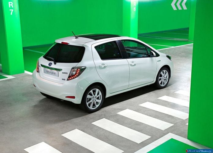 2013 Toyota Yaris Hybrid - фотография 38 из 67