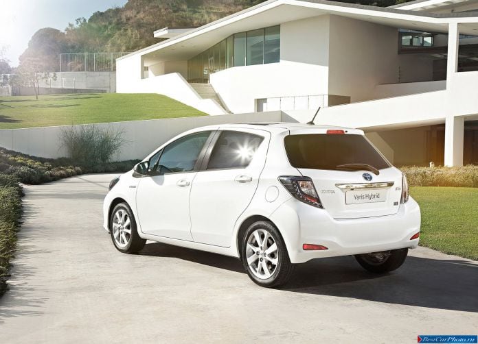 2013 Toyota Yaris Hybrid - фотография 39 из 67