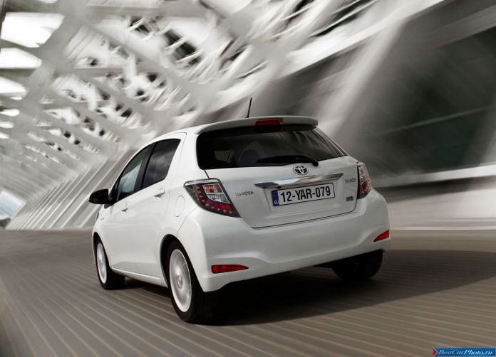 2013 Toyota Yaris Hybrid - фотография 40 из 67