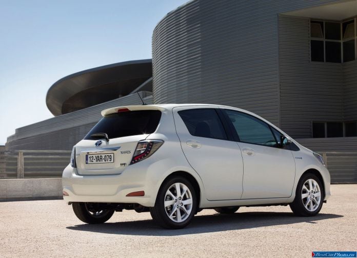 2013 Toyota Yaris Hybrid - фотография 41 из 67