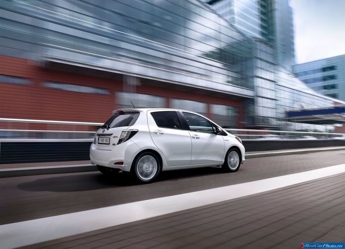 2013 Toyota Yaris Hybrid - фотография 42 из 67