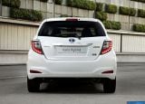 toyota_2013-yaris_hybrid_1600x1200_044.jpg