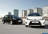 toyota_2013-yaris_hybrid_1600x1200_046.jpg