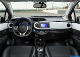 toyota_2013-yaris_hybrid_1600x1200_048.jpg
