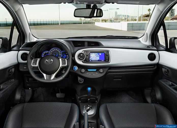 2013 Toyota Yaris Hybrid - фотография 48 из 67