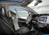 toyota_2013-yaris_hybrid_1600x1200_049.jpg