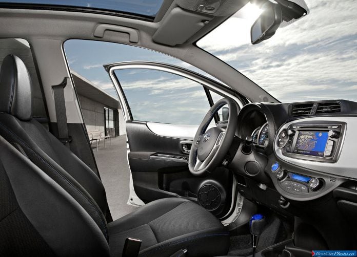 2013 Toyota Yaris Hybrid - фотография 49 из 67