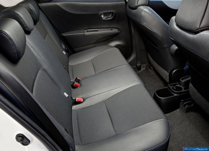 2013 Toyota Yaris Hybrid - фотография 51 из 67