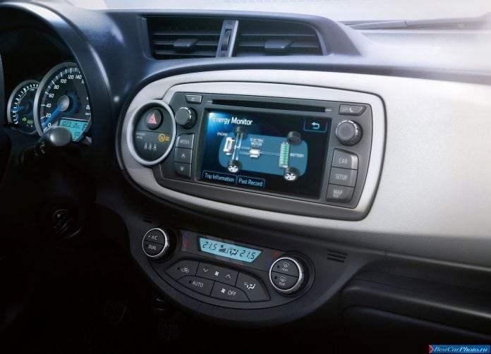 2013 Toyota Yaris Hybrid - фотография 54 из 67