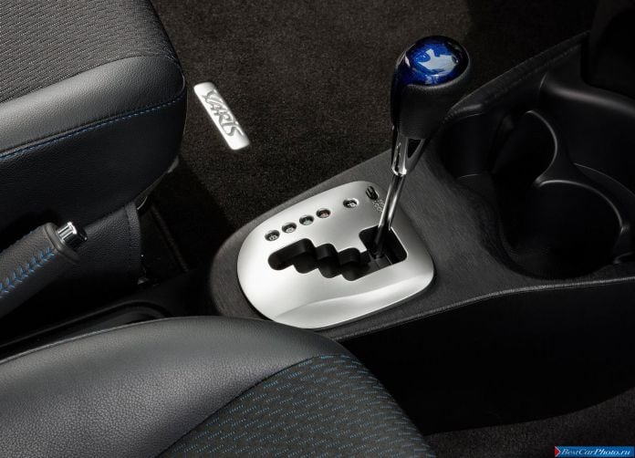 2013 Toyota Yaris Hybrid - фотография 55 из 67