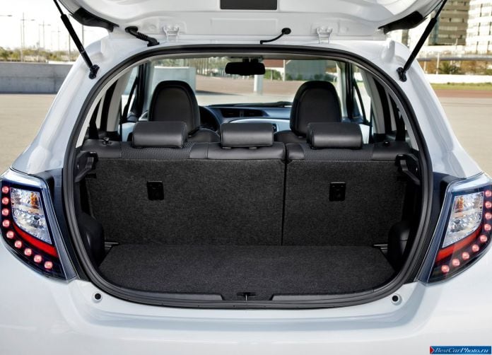 2013 Toyota Yaris Hybrid - фотография 56 из 67