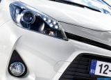 toyota_2013-yaris_hybrid_1600x1200_060.jpg