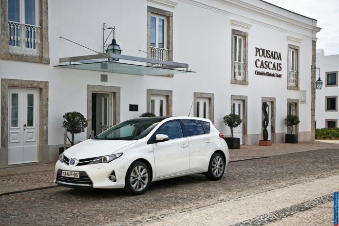 2013 Toyota Auris - фотография 2 из 77