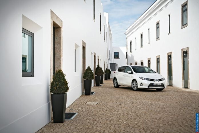 2013 Toyota Auris - фотография 4 из 77