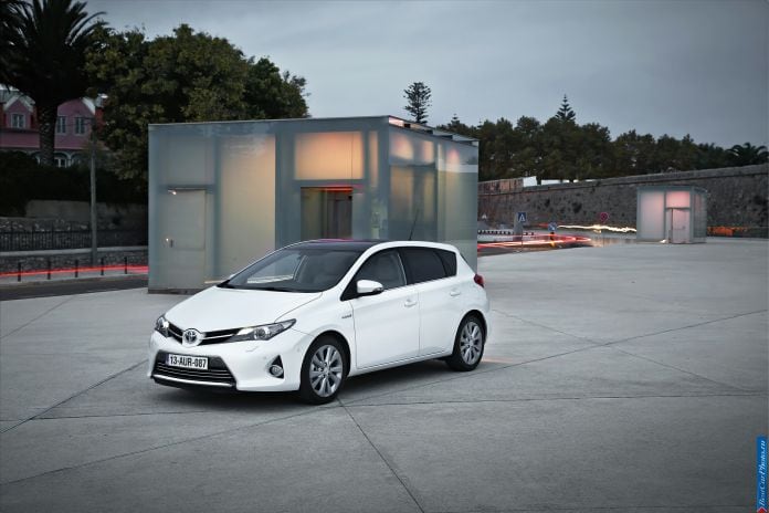 2013 Toyota Auris - фотография 9 из 77