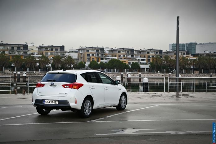 2013 Toyota Auris - фотография 12 из 77