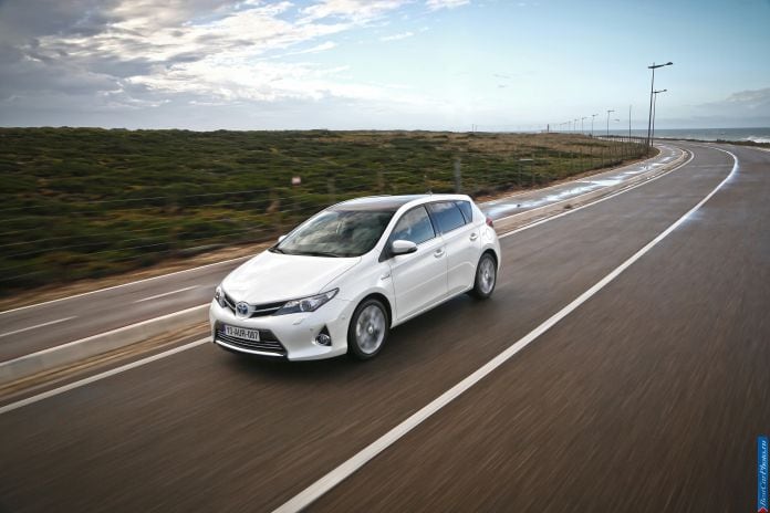2013 Toyota Auris - фотография 17 из 77