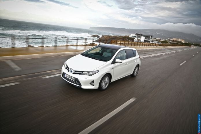 2013 Toyota Auris - фотография 18 из 77