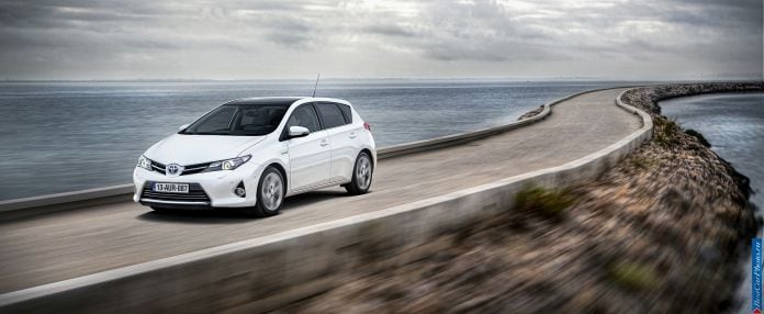 2013 Toyota Auris - фотография 31 из 77