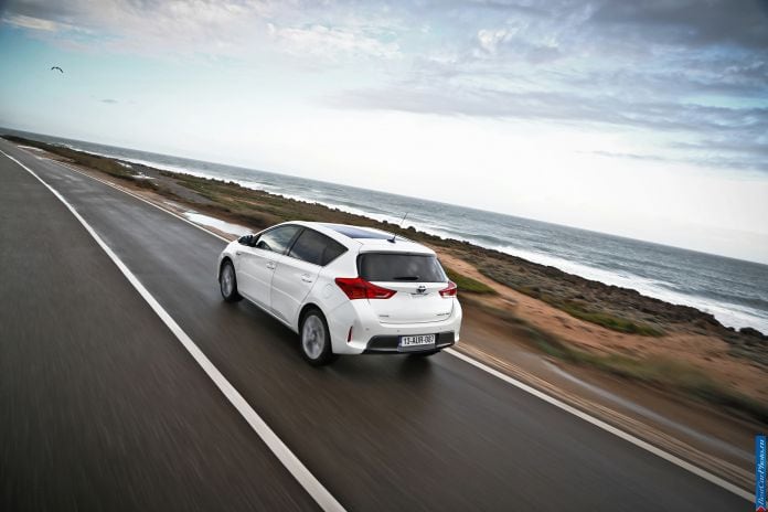 2013 Toyota Auris - фотография 33 из 77