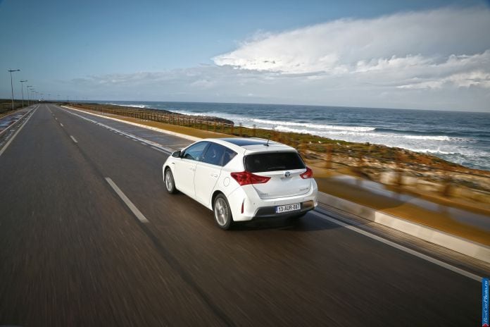 2013 Toyota Auris - фотография 34 из 77