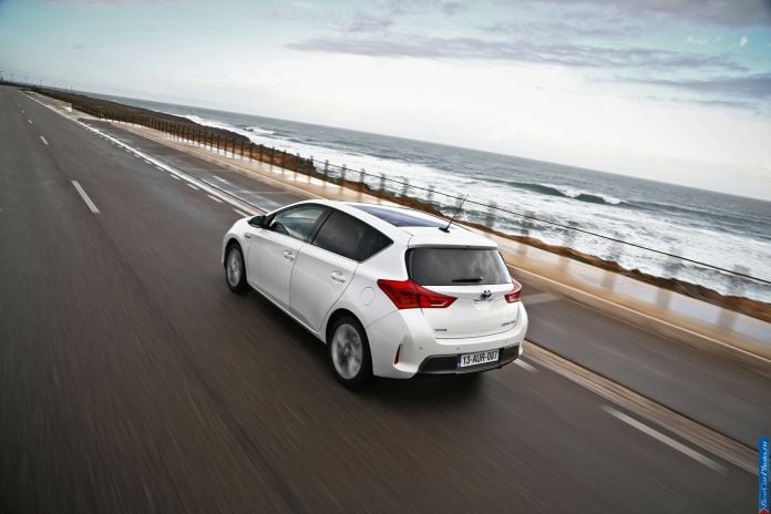2013 Toyota Auris - фотография 36 из 77