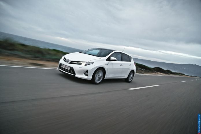 2013 Toyota Auris - фотография 39 из 77